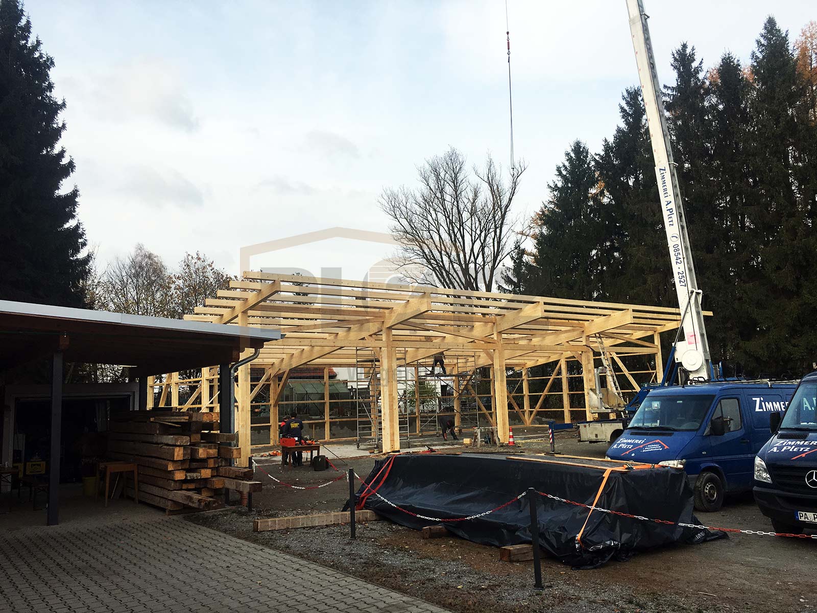 Hallen- und Stallbau aus Holz